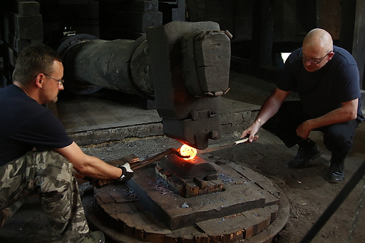 The first forging of a bulat steel on a water hammer.
